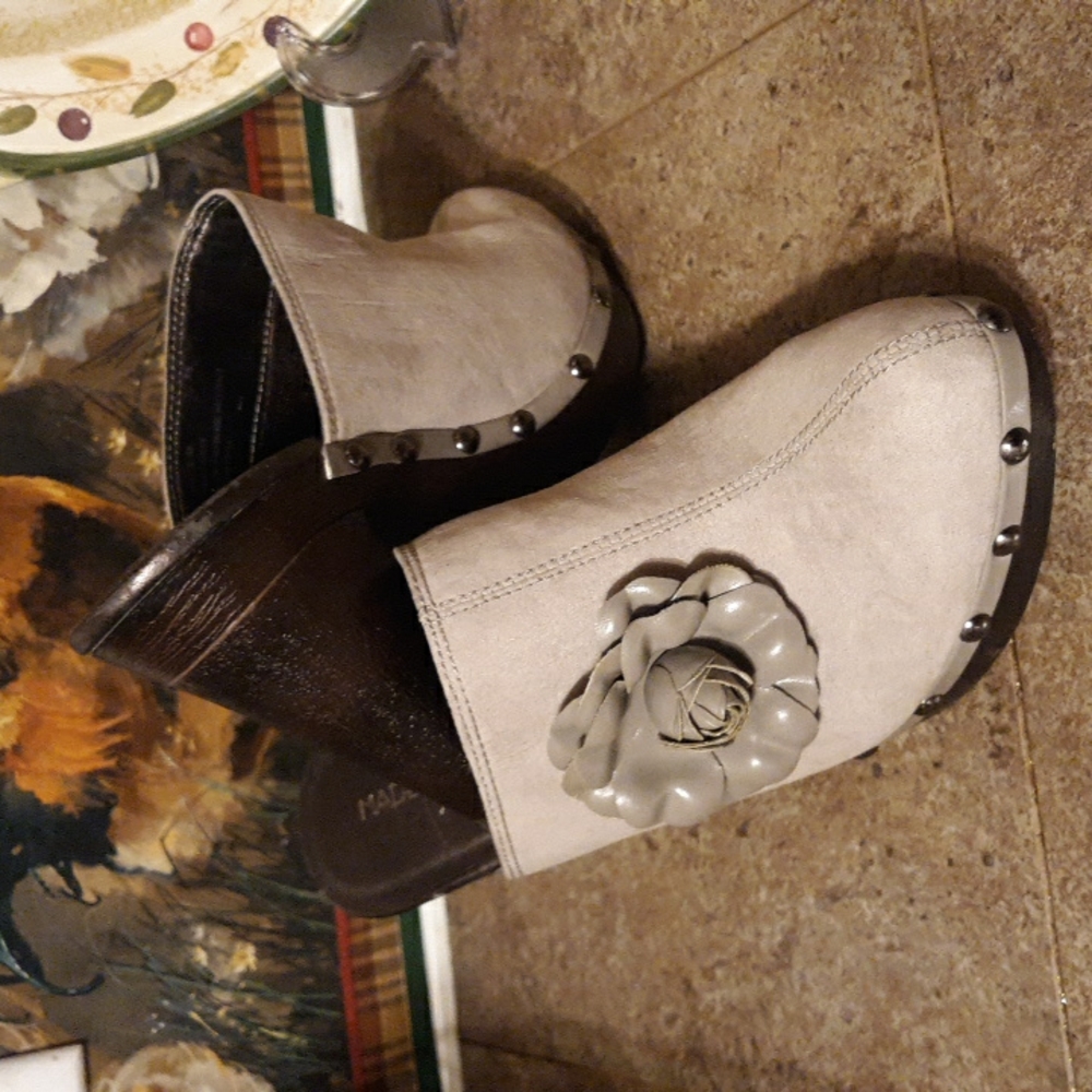 Madeline Staurt mules